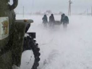 Գորիս-Կապան ճանապարհին ավտոբուսը՝ 26 ուղևորներով, արգելափակվել է ձյան մեջ